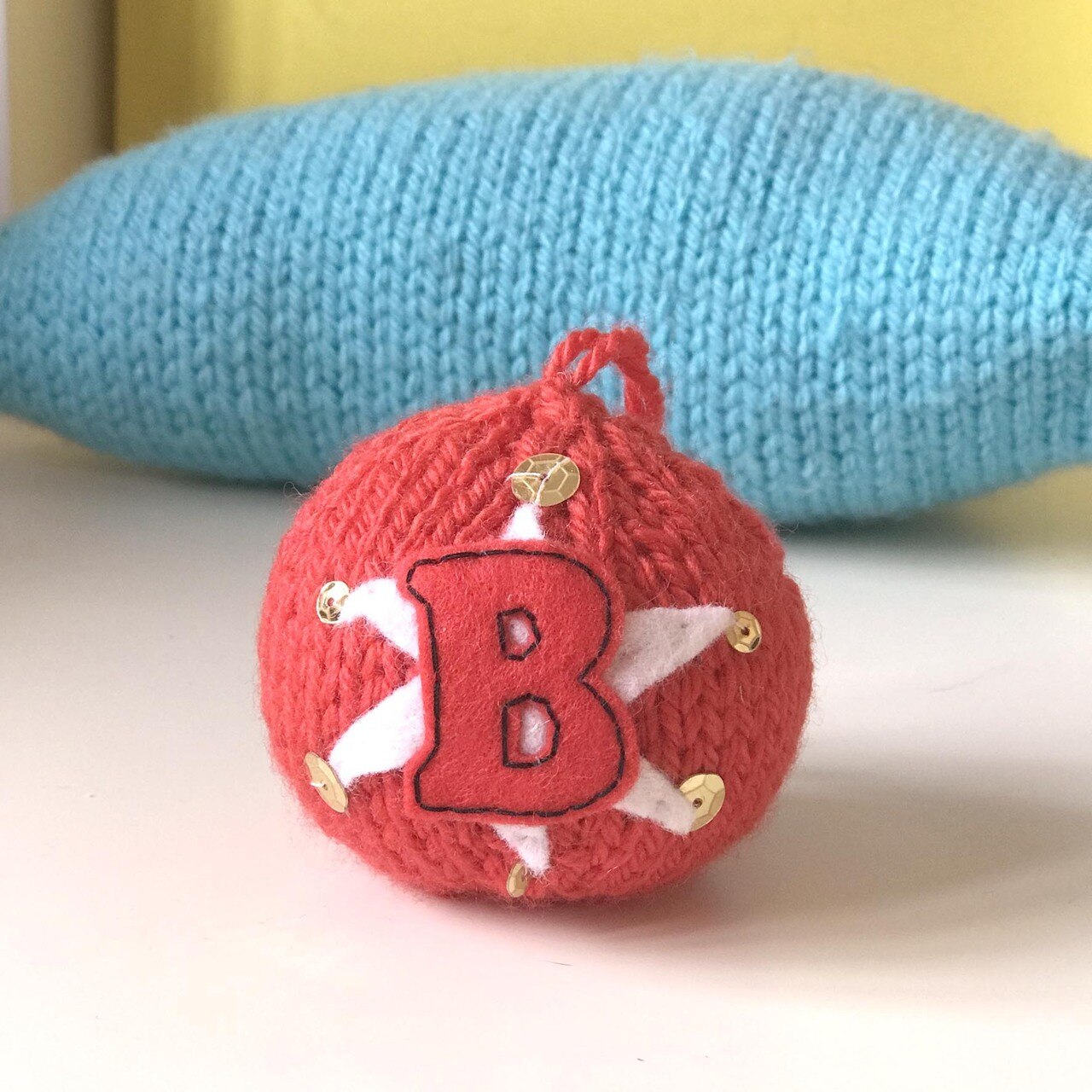 Christmas Baubles Knitting Pattern 